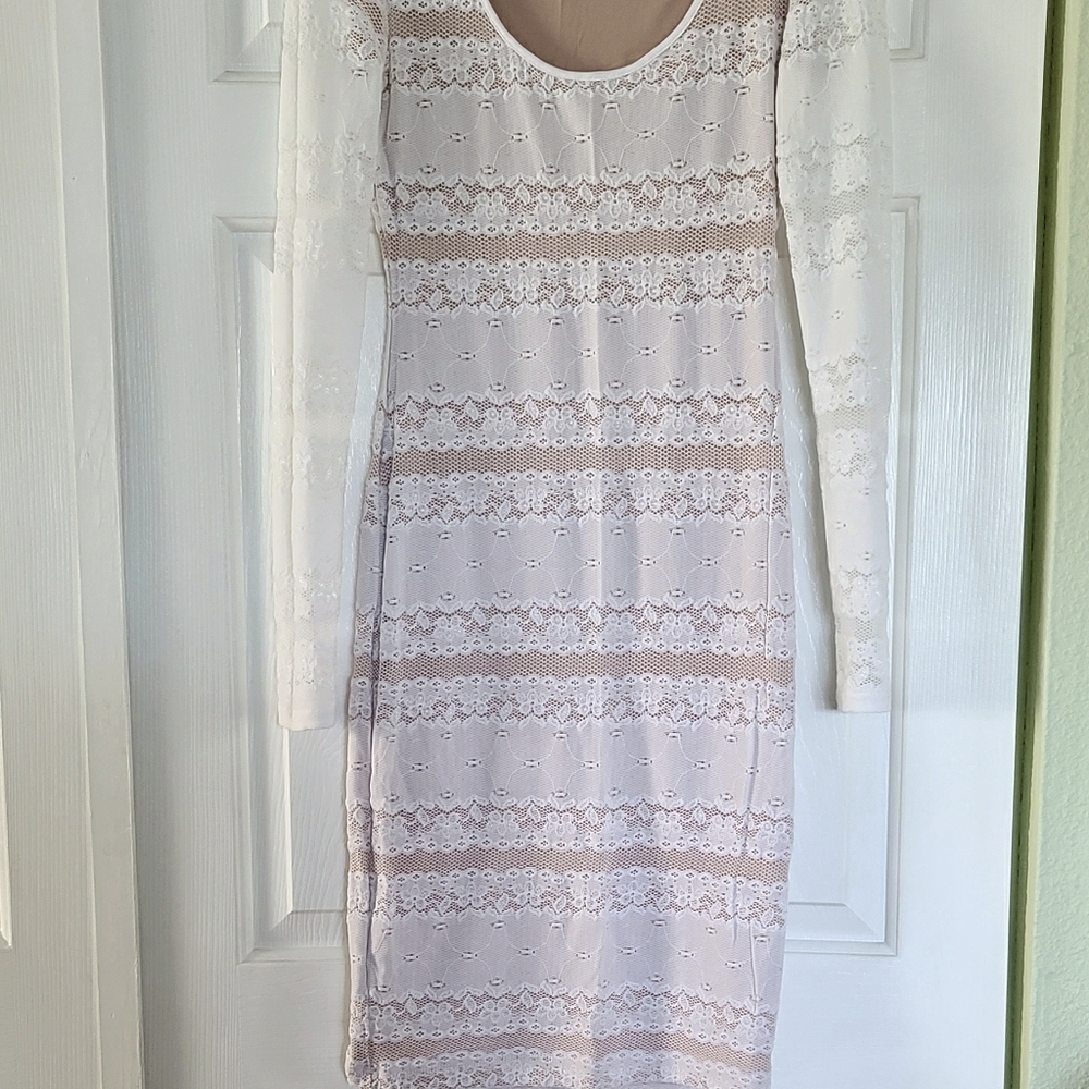 BcbgMaxAzria White Lace Bodycon Stretchy Dress